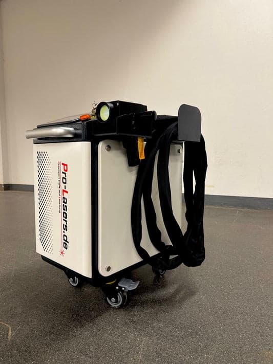 Puls-Laserreiniger 500 Watt von Max-Lasers.ch im Einsatz